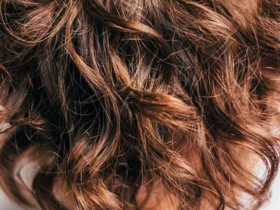 Cabello natural afro cuidado y desenredado